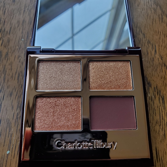 Charlotte Tilbury Queen of Glow Luxury Eyeshadow Palette - Picture 5 of 8